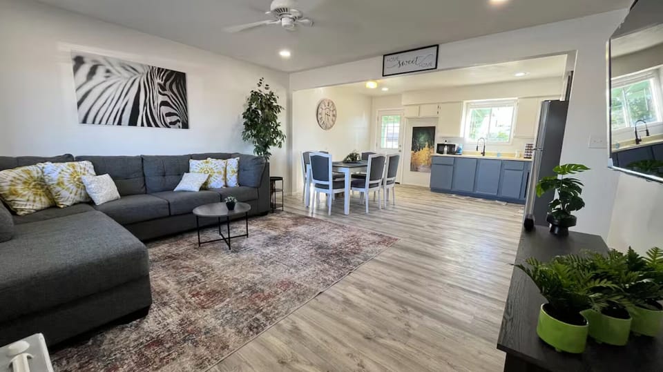 An open and airy space to relax and unwind!