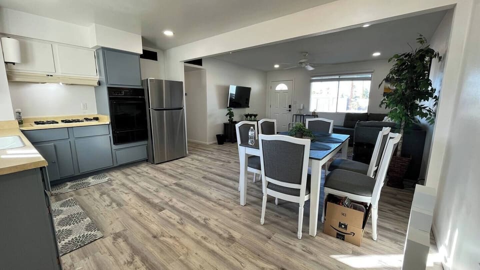 A warm and inviting space to enjoy your meals together!