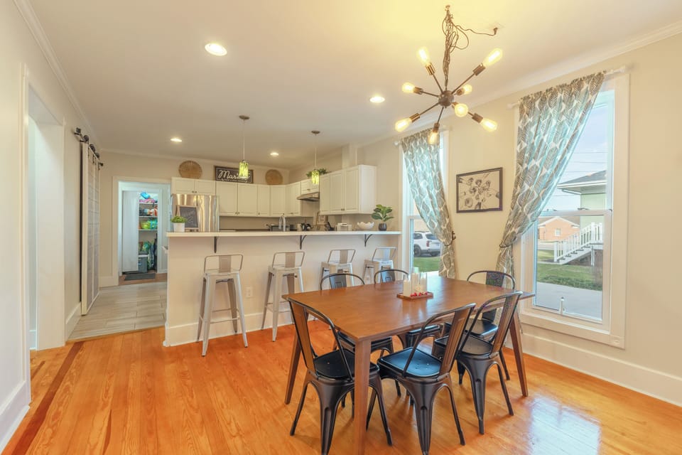 Kitchen dining area