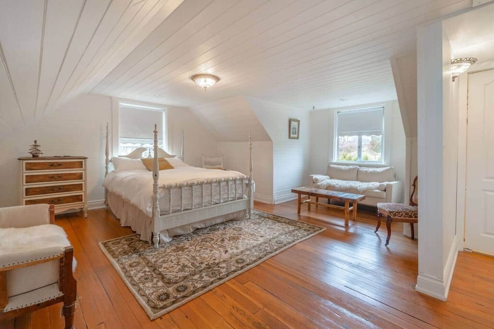 Queen Bed 
