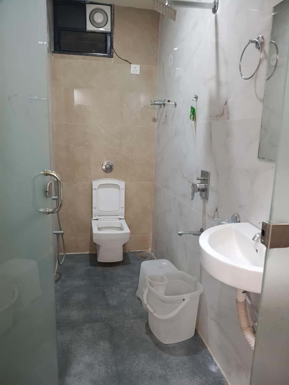 Luxury Room | Bathroom | Shower, free toiletries, towels, soap