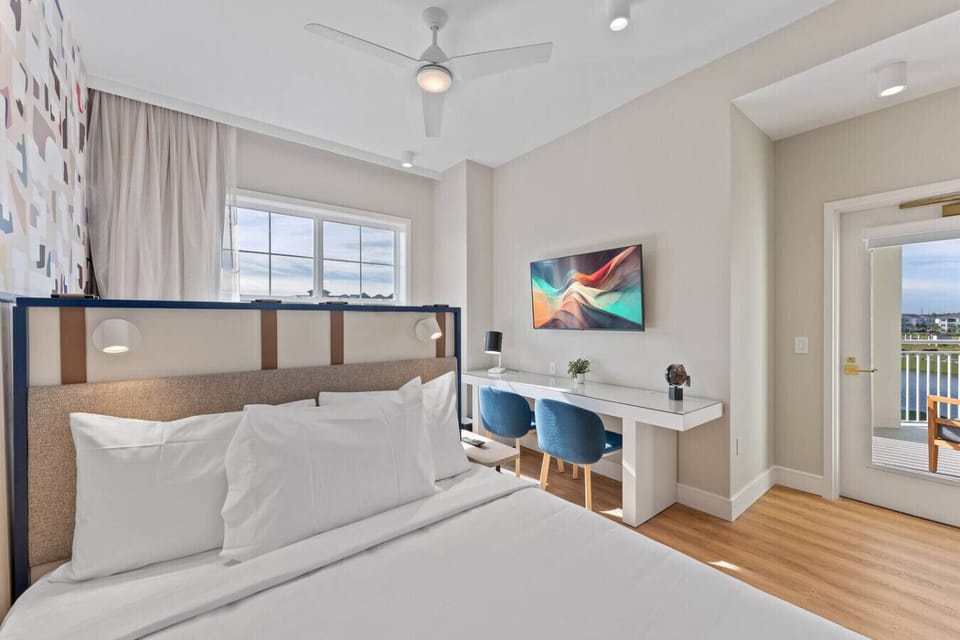 Second Bedroom with 2 Queen size beds and bathroom