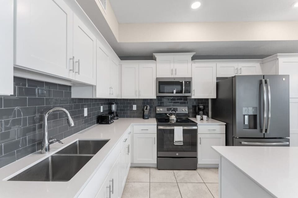 Fully equipped Kitchen!#Disney #Parks #kingdom #springs #StoreyLake #Apartment #Vacation #Rental #waterpark #Kissimmee #Orlando #universal #citywalk