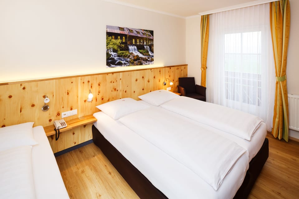 Comfort Triple Room, 1 Bedroom, Garden Area | Individually decorated, individually furnished, desk, blackout drapes