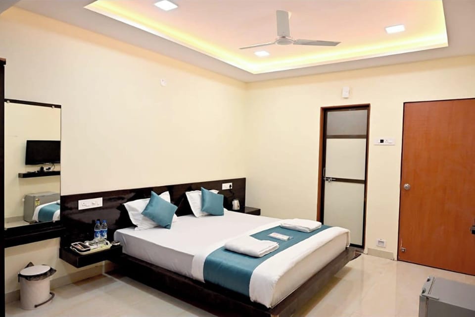 Deluxe Room, Bathtub | View from room