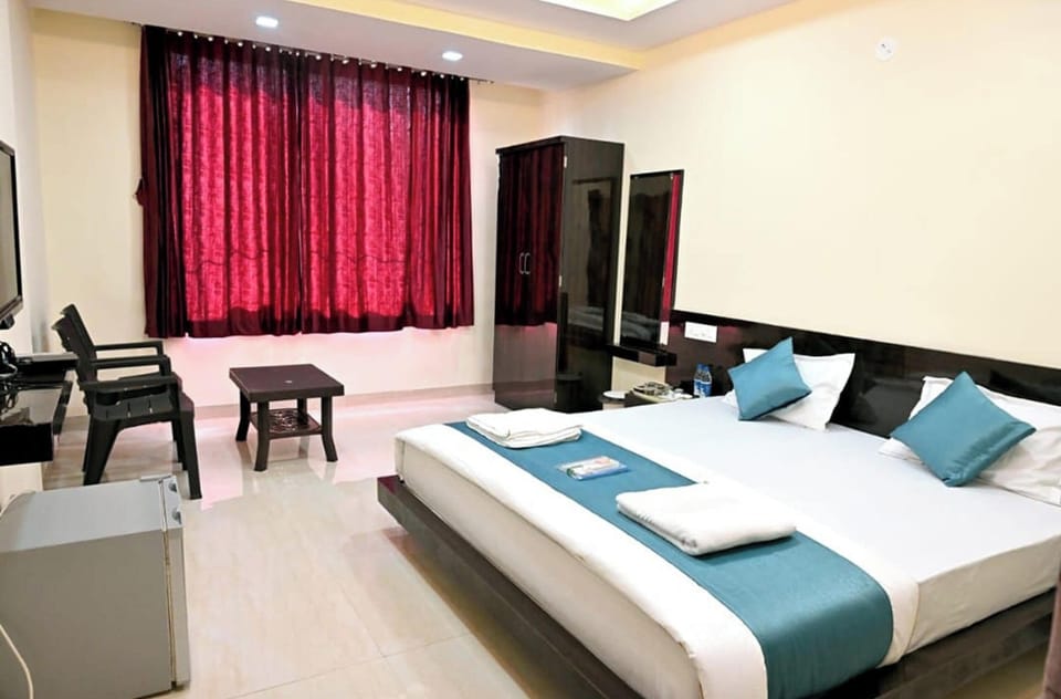 Deluxe Room, Bathtub | Desk, free WiFi, bed sheets
