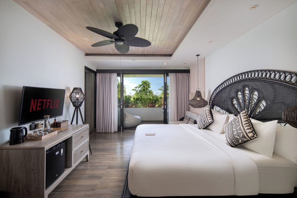 Deluxe Double Room, Balcony | In-room safe, desk, iron/ironing board, free WiFi