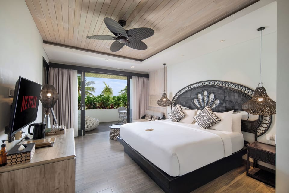 Deluxe Double Room, Balcony | In-room safe, desk, iron/ironing board, free WiFi