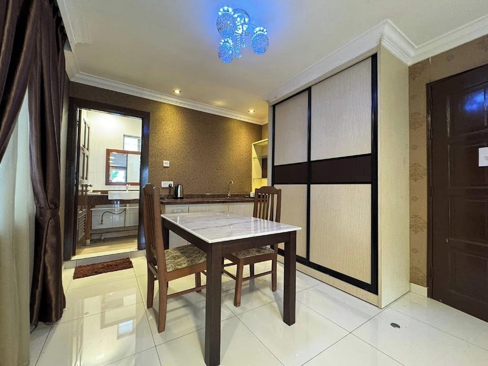 Studio | Desk, iron/ironing board, WiFi (free), bed sheets