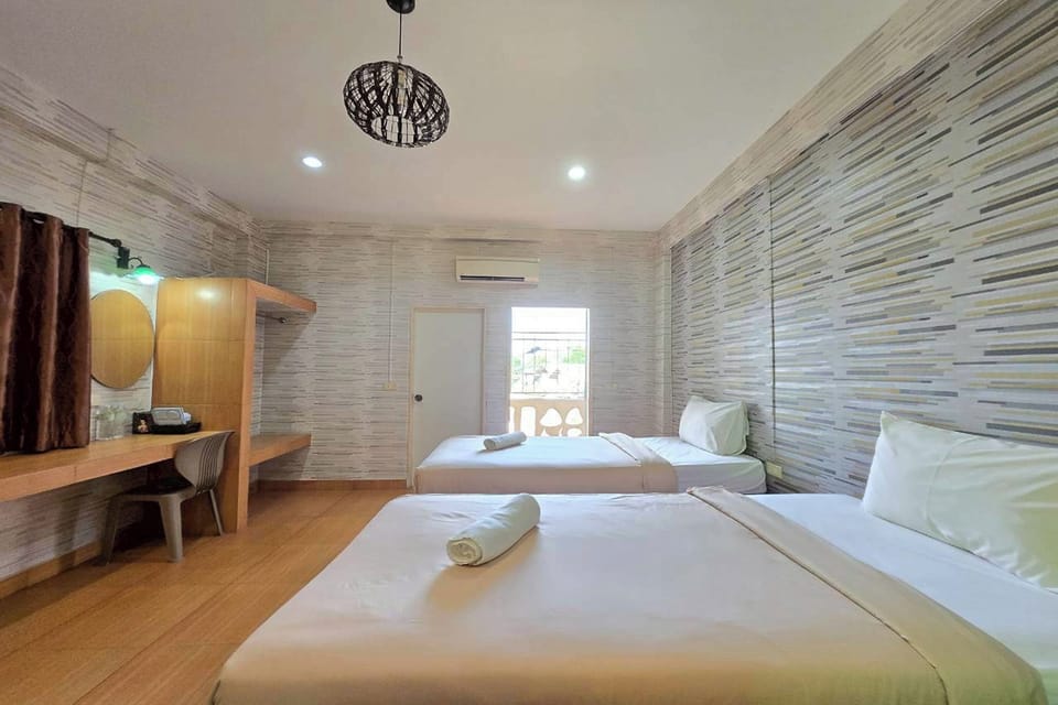 Standard Twin Room | Desk, free WiFi, bed sheets