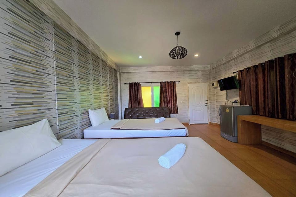 Standard Twin Room | Desk, free WiFi, bed sheets