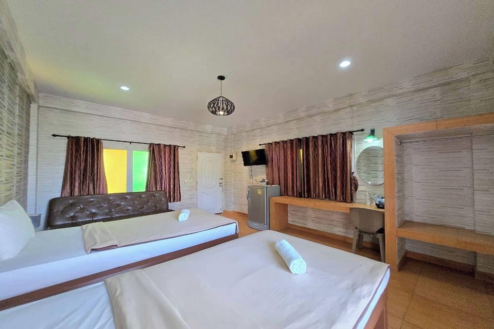 Standard Twin Room | Desk, free WiFi, bed sheets