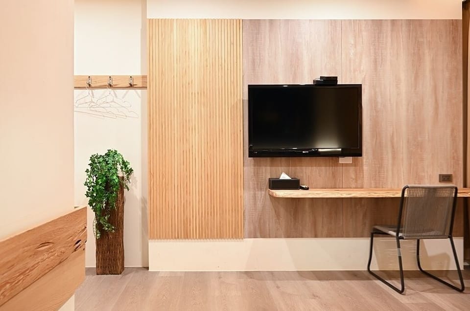 Double Room | Desk, free WiFi, bed sheets