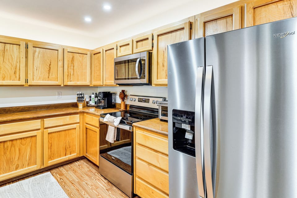Kitchen | 1st Floor | Keurig/Drip Coffee Maker | Toaster Oven | Cooking Basics