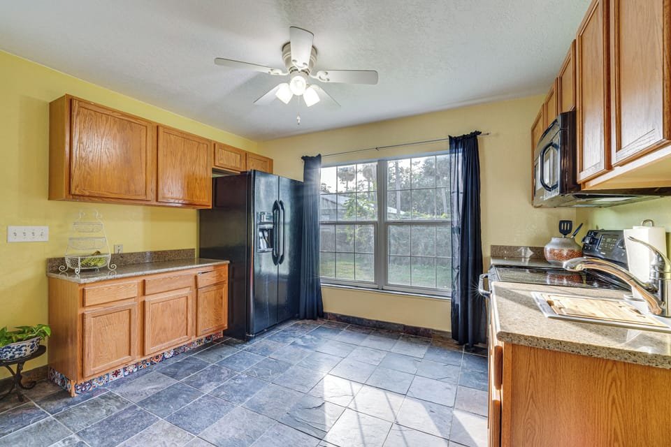Kitchen | Drip Coffee Maker | Microwave
