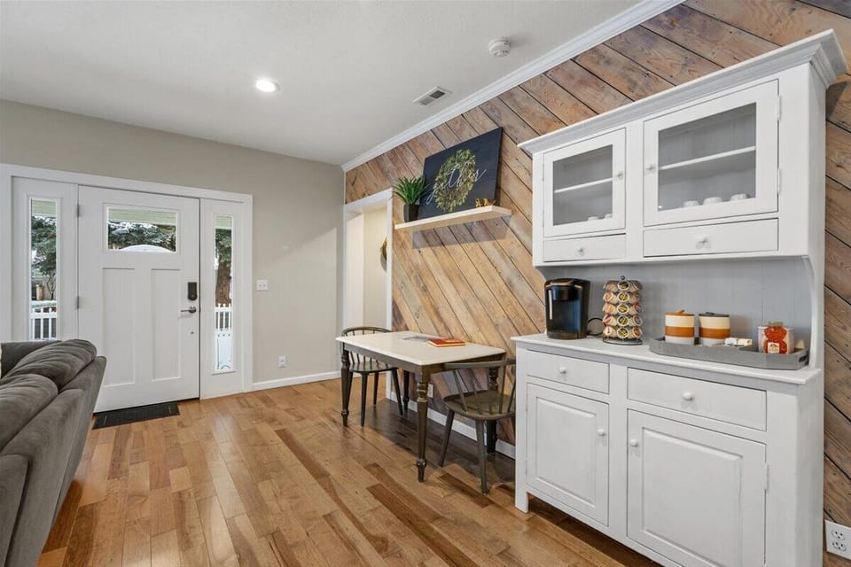 Breakfast nook/coffee station
