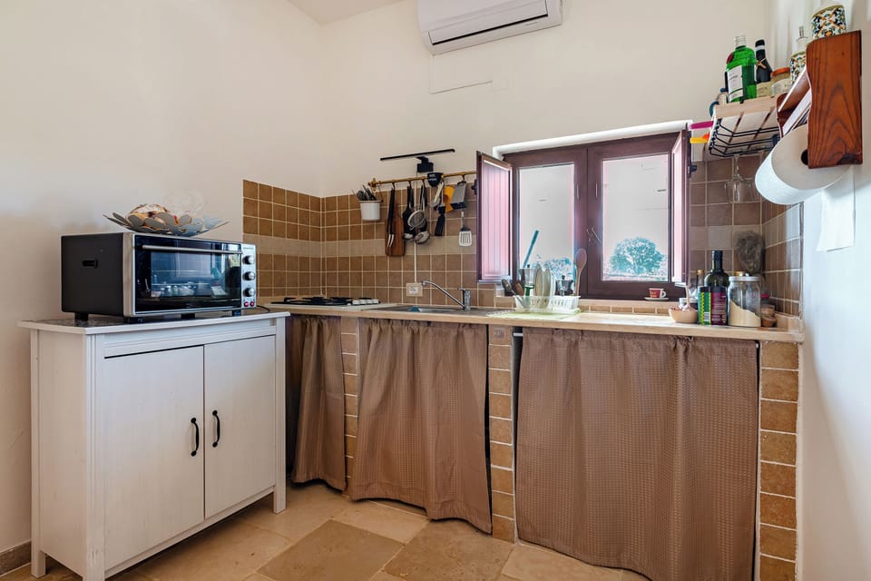 Family Villa, Multiple Bedrooms (Trullo ConoSolo With Pool) | Private kitchen | Fridge, oven, stovetop, coffee/tea maker