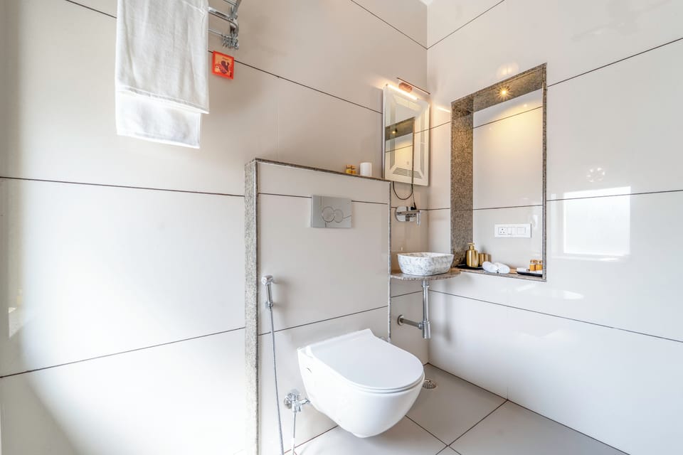 Comfort Room, Courtyard View | Bathroom | Slippers