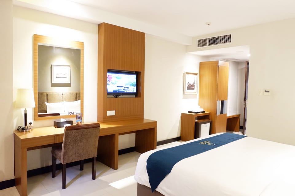 Minibar, in-room safe, desk, blackout drapes