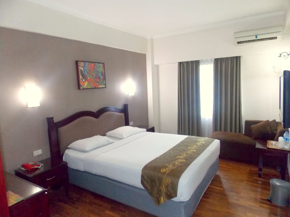 Grand Superior Double | In-room safe, desk, rollaway beds, free WiFi