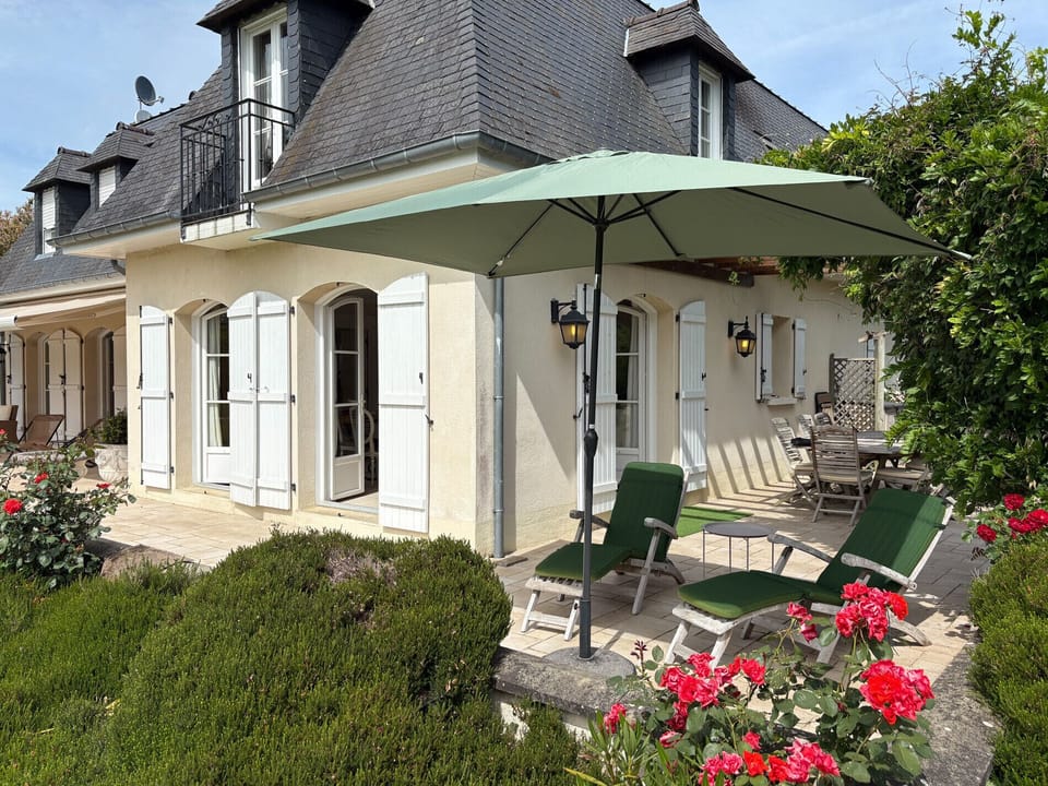 Beautiful vacation rental for 8 people with a terrace and large garden in Brittany