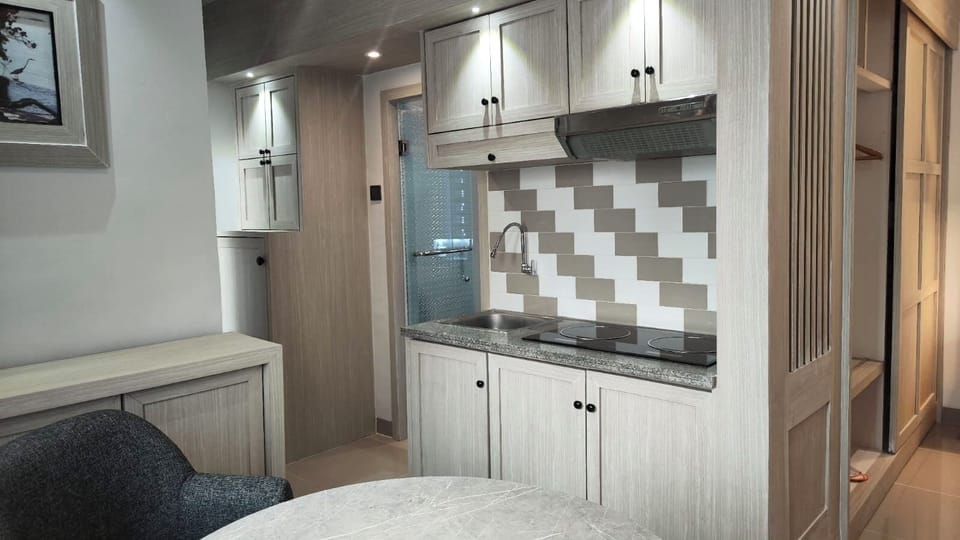 New Executive Residence | Private kitchen | Coffee/tea maker, electric kettle