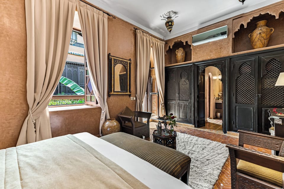Suite | In-room safe, individually decorated, individually furnished