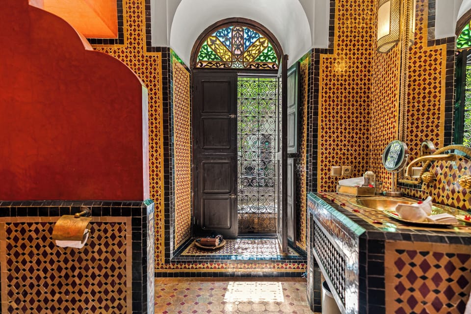 Standard Room, Ground Floor | Bathroom | Free toiletries, hair dryer, bathrobes, slippers