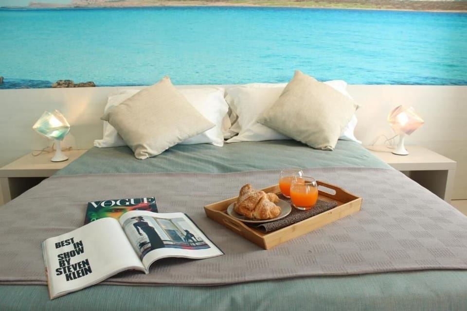 Desk, blackout drapes, soundproofing, free WiFi