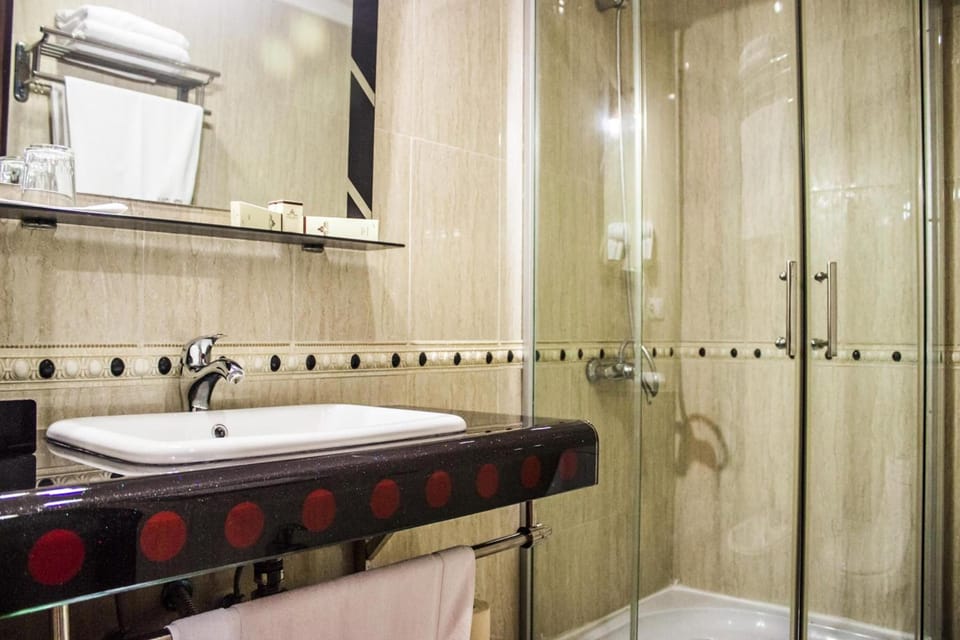 Shower, towels