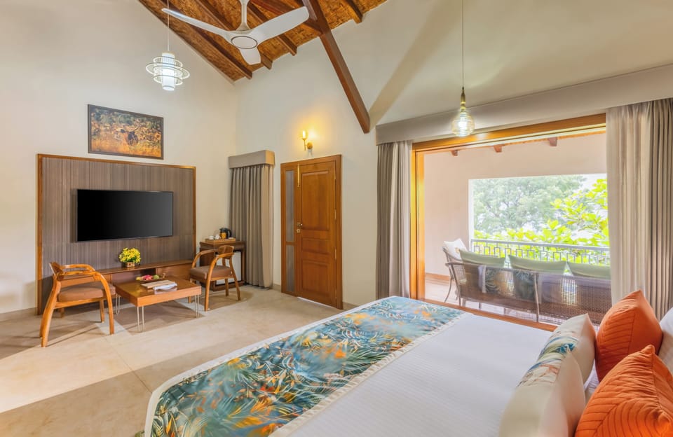 Suite, River View | Minibar, in-room safe, desk, WiFi (free)