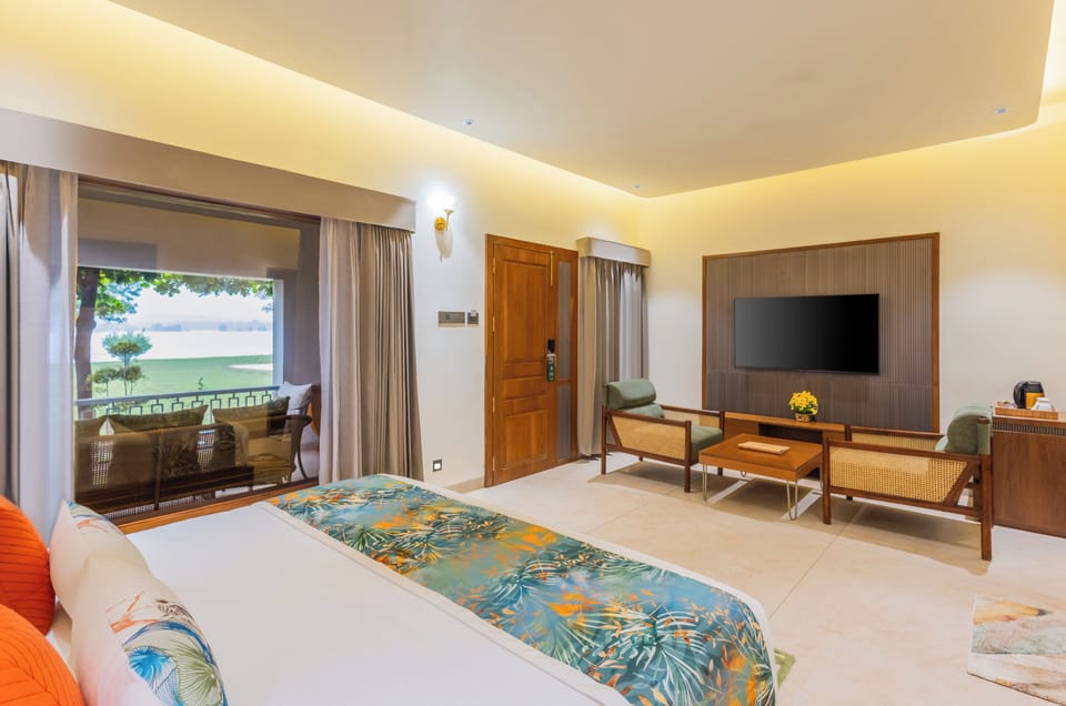 Cottage, Bathtub, River View | Minibar, in-room safe, desk, WiFi (free)
