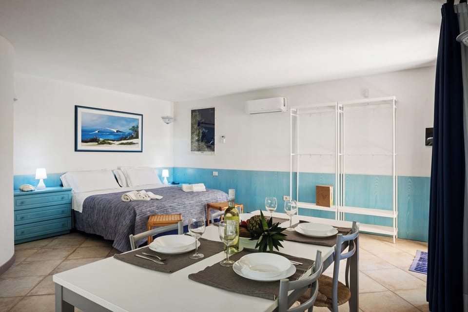 Comfort Room, Pool View | Minibar, individually furnished, blackout drapes, iron/ironing board
