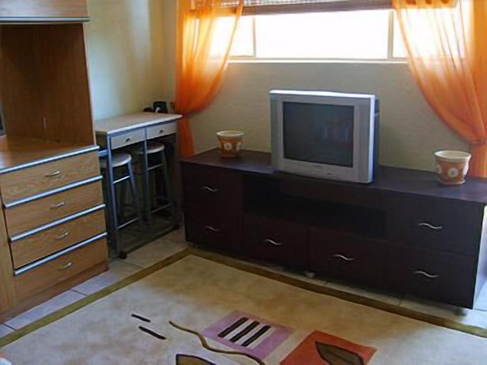 Iron/ironing board