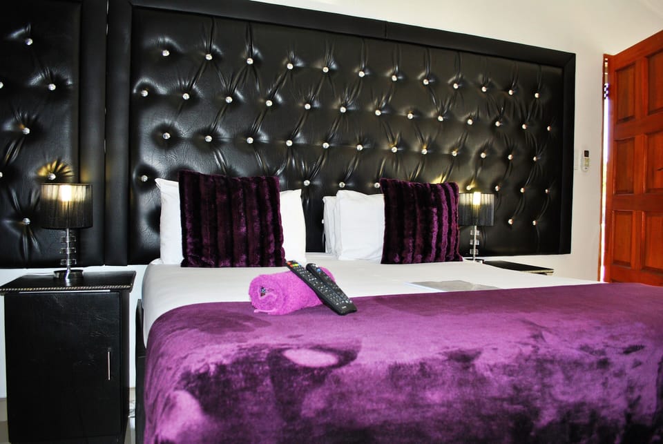 Classic Double Room | In-room safe, desk, laptop workspace, WiFi (free)