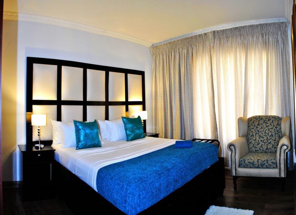 Double Room | In-room safe, desk, laptop workspace, WiFi (free)