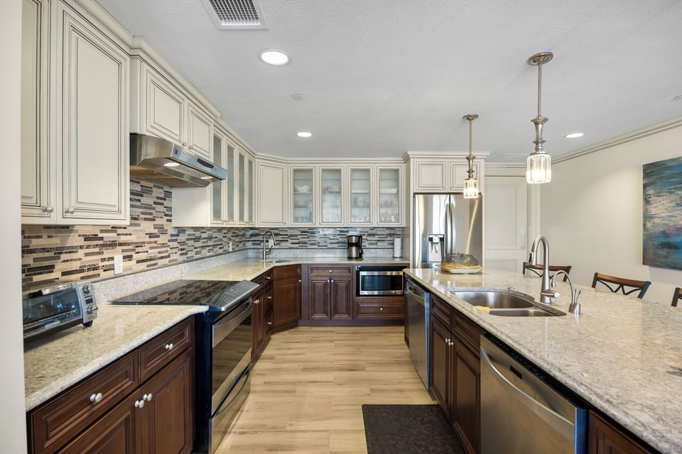 Kitchen, fully stocked with cooking/eating/drinking utensils