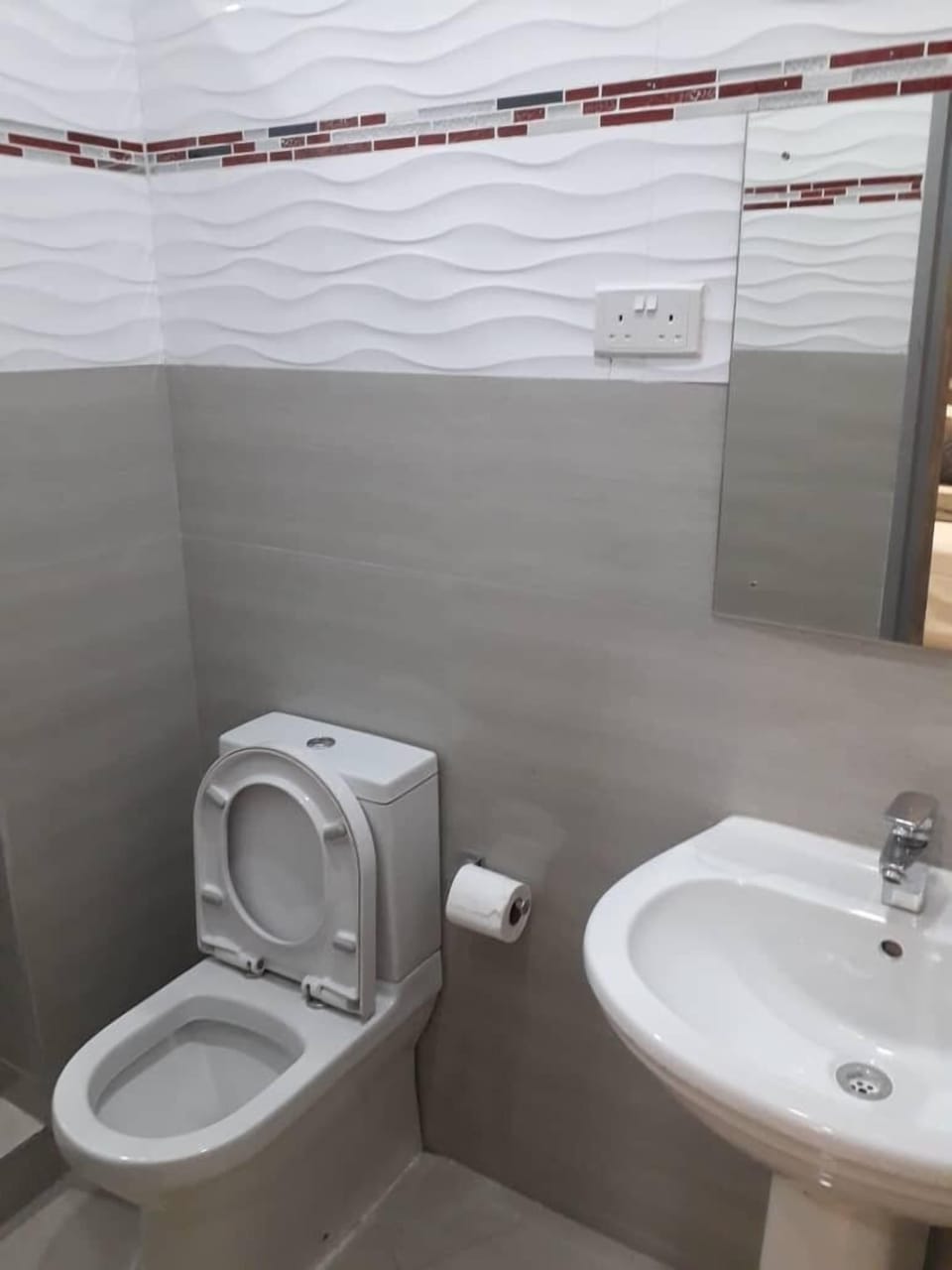 Standard Chalet | Bathroom | Shower, rainfall showerhead, towels