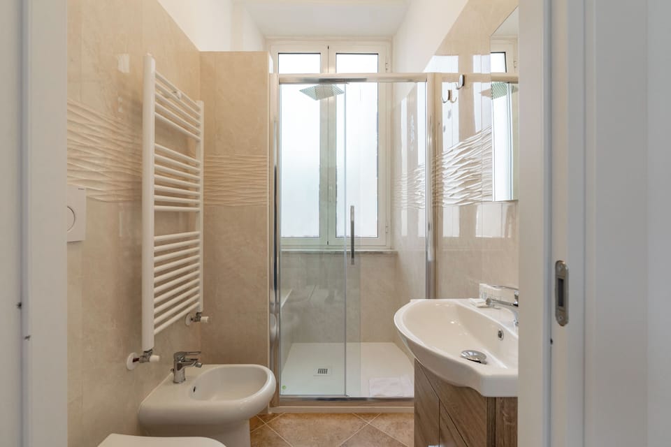 Classic Room | Bathroom | Hair dryer, bidet, towels, soap