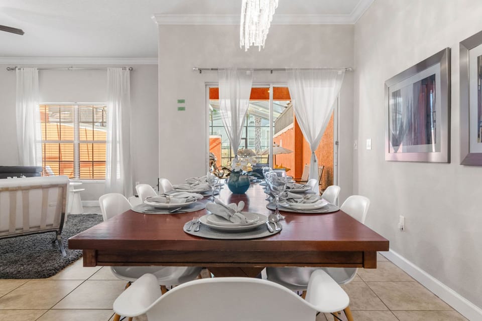 House | 4 bedrooms, desk, high-speed internet