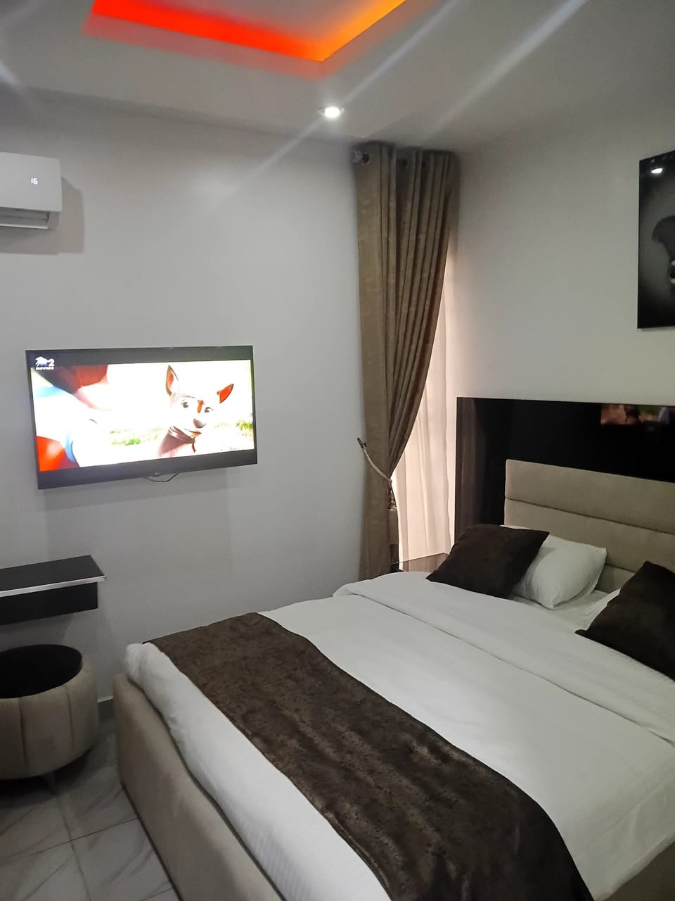 Classic Single Room | Laptop workspace, free WiFi