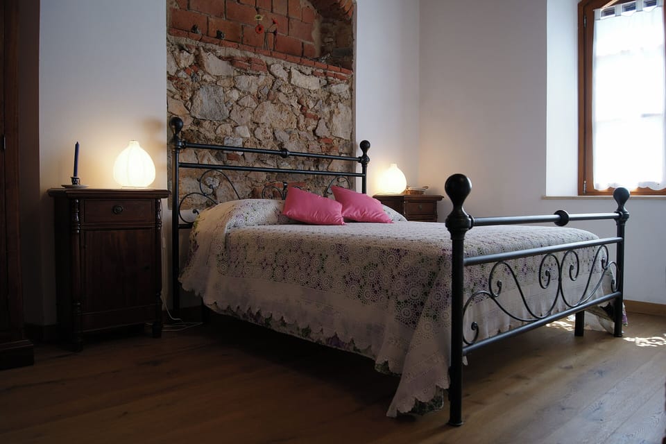 Apartment | Cribs/infant beds, rollaway beds, free WiFi, bed sheets