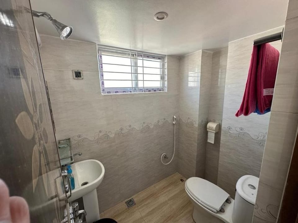 Deluxe Apartment, Balcony, City View | Bathroom | Shower, free toiletries, hair dryer, slippers