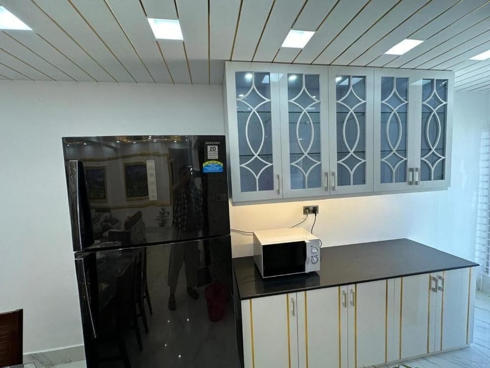 Fridge, microwave