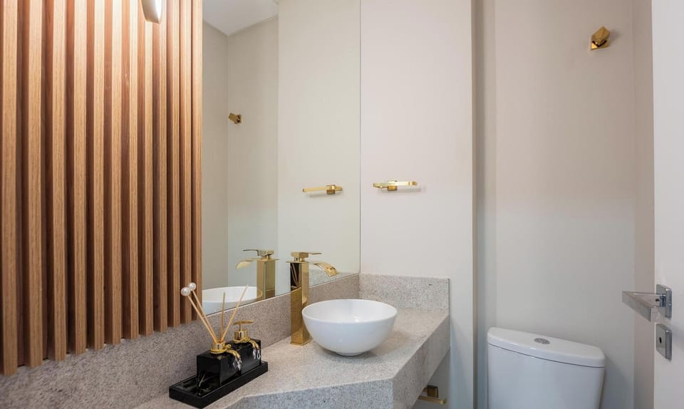 Basic Apartment | Bathroom | Shower