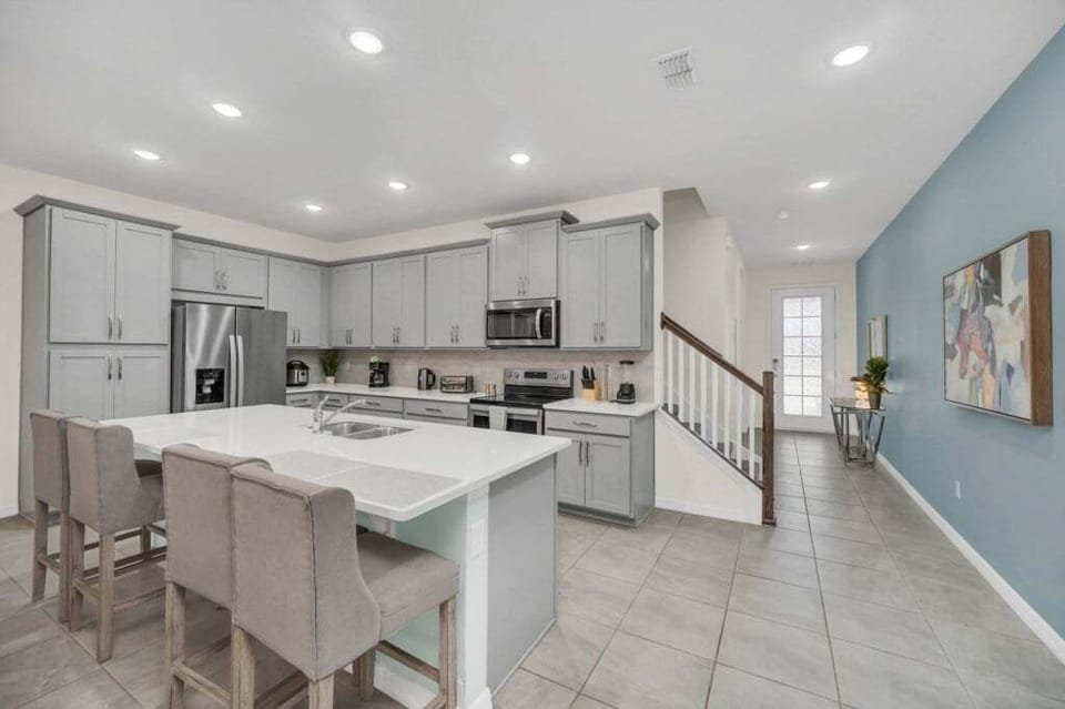 Townhome, 5 Bedrooms | Private kitchen