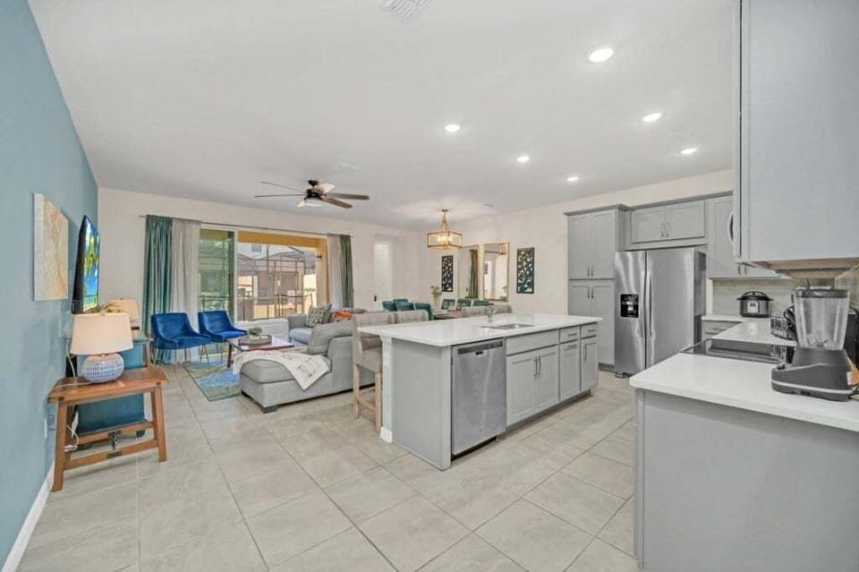 Townhome, 5 Bedrooms | Interior