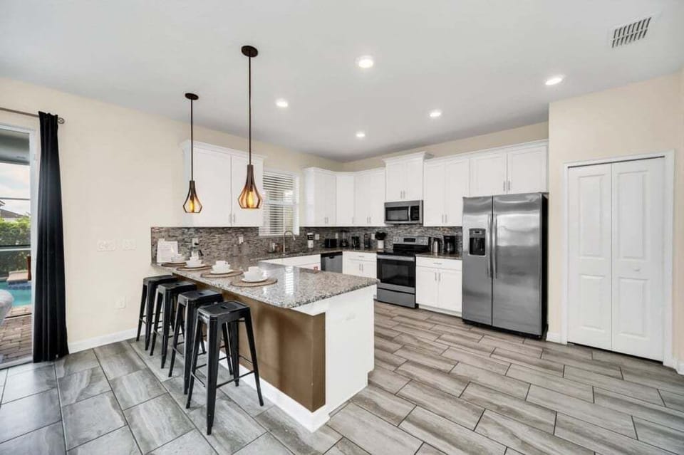 Villa, 6 Bedrooms | Private kitchen
