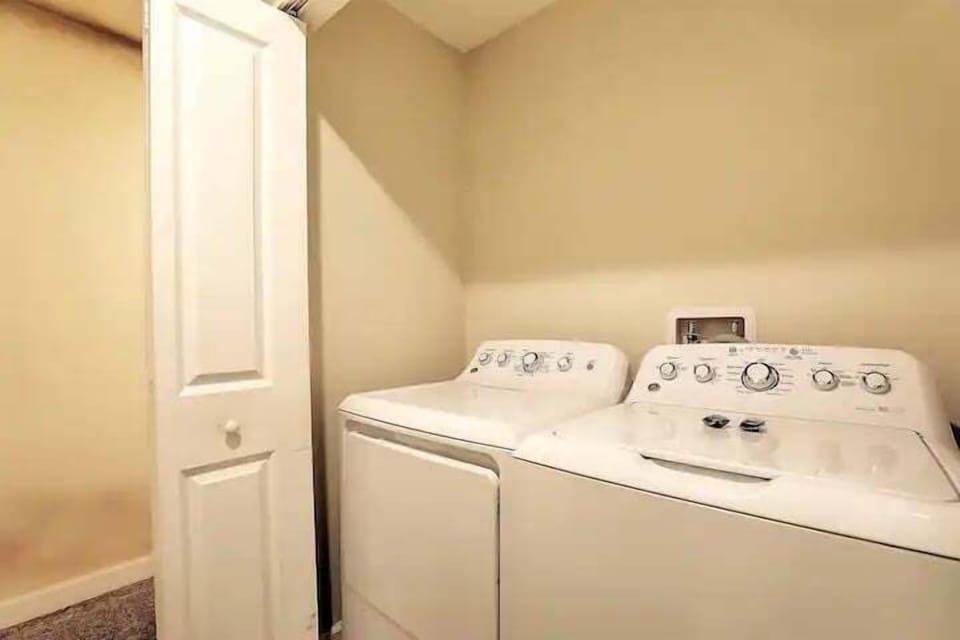Let's Glo Now Adventure Cove Villa 4 Bedroom Townhouse House in Kissimmee