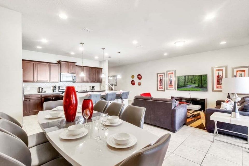 Townhome, 4 Bedrooms | Dining